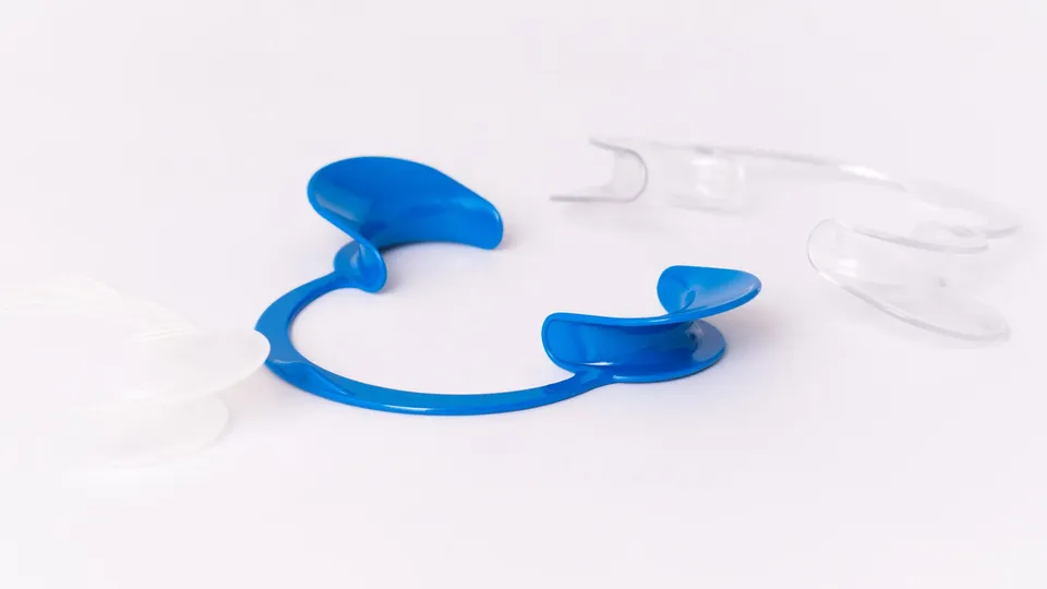 luxator-cheek-retractor-wangenhalter-einteilig-klar-blau image 1